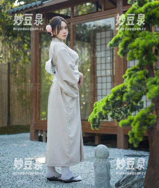 麻花麻花酱连衣裙写真集中精选的华丽与纯真相遇.txt