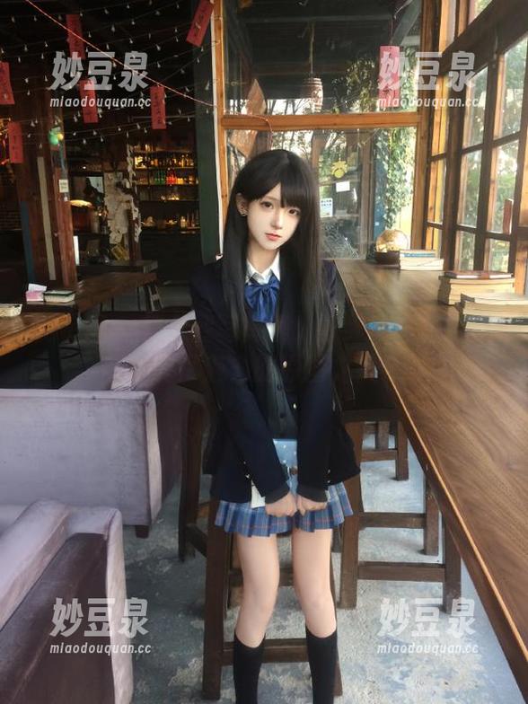 微密圈 - 黎允熙写真集：让绿色白色蕾丝透出无尽魅力的原图之美.txt